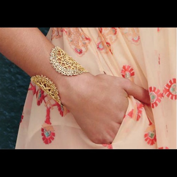 STELLA & DOT ‘Alila Lace Cuff’ Bracelet - Picture 4 of 10